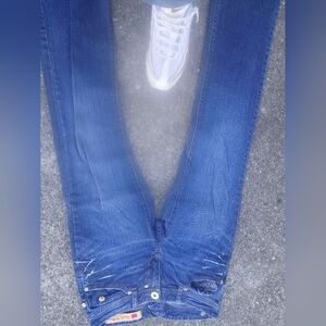 One.Pair Apple bottom blue jeans Women's size 5/6 Like new